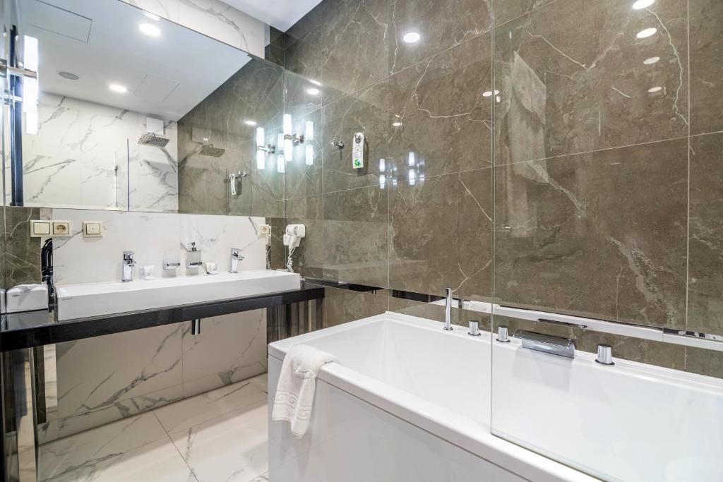 Отель Grand Hotel Roxolana Ивано-Франковск