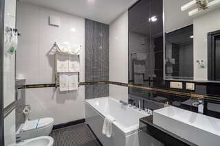 Отель Grand Hotel Roxolana Ивано-Франковск Представительский люкс-6